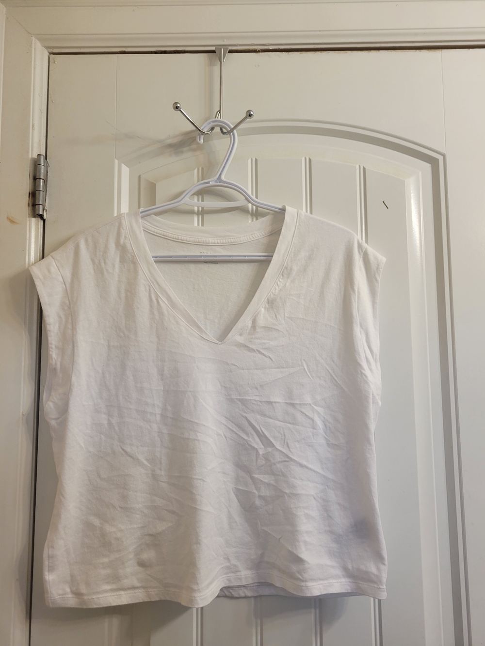 2/$20 Old Navy White V-Neck Sleeveless Tank Top